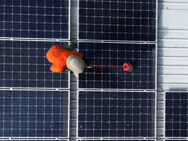 solar-panel-cleaning